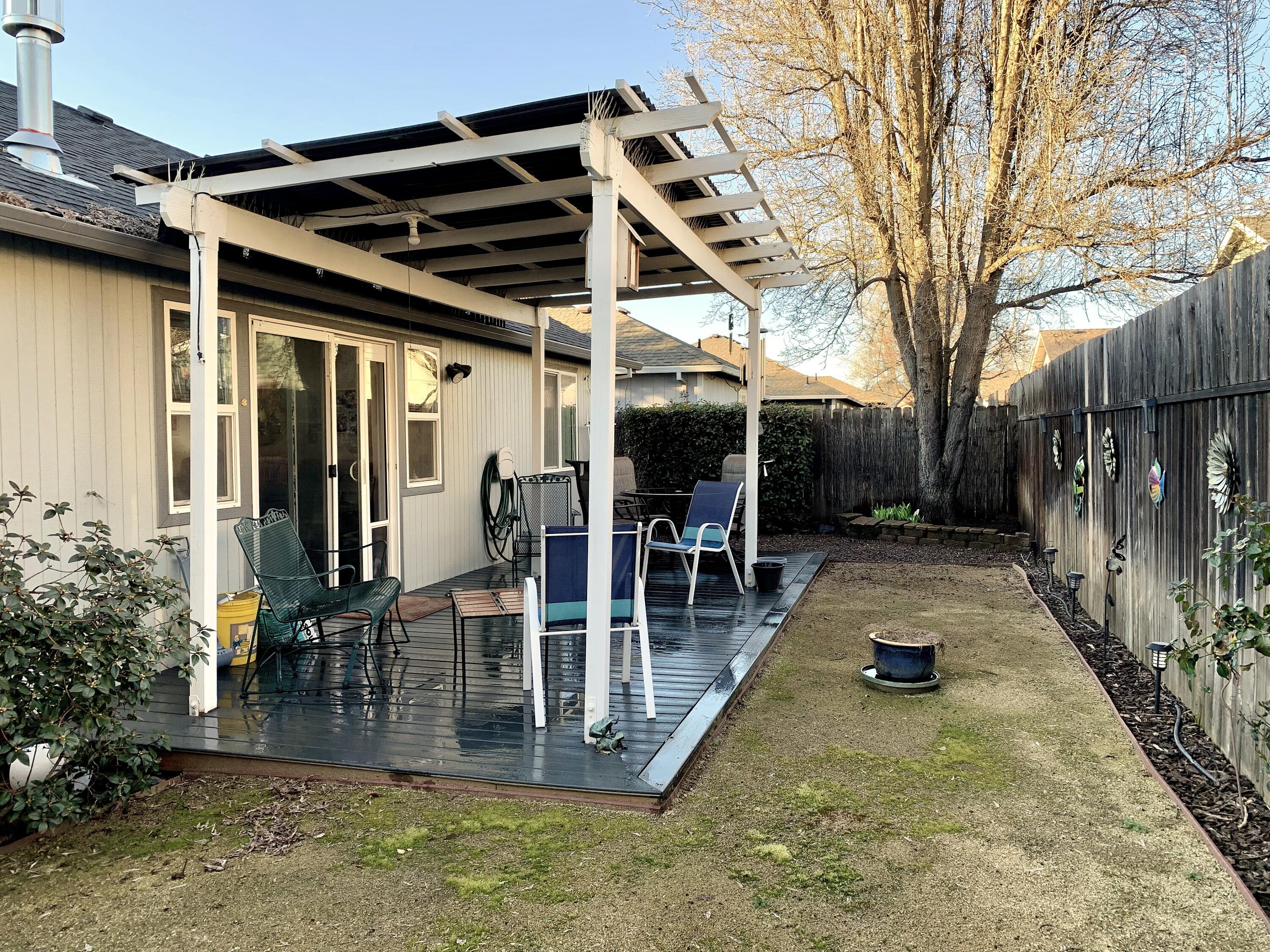 1237 Pheasant Way Central Point, OR 97502 - Photo 21 of 22 Patio