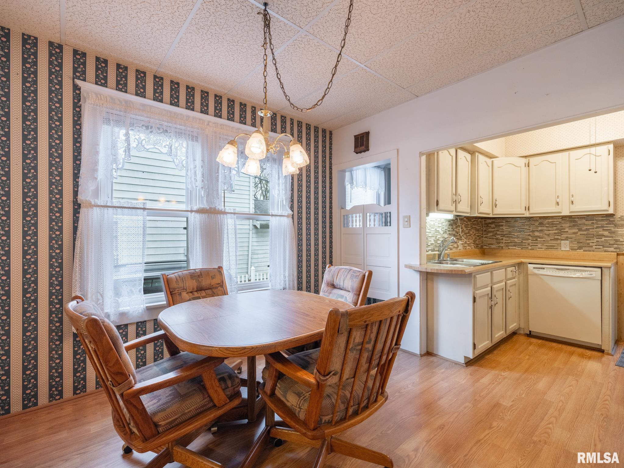 1219 North Sheridan Road Peoria, IL 61606 - Photo 11 of 53