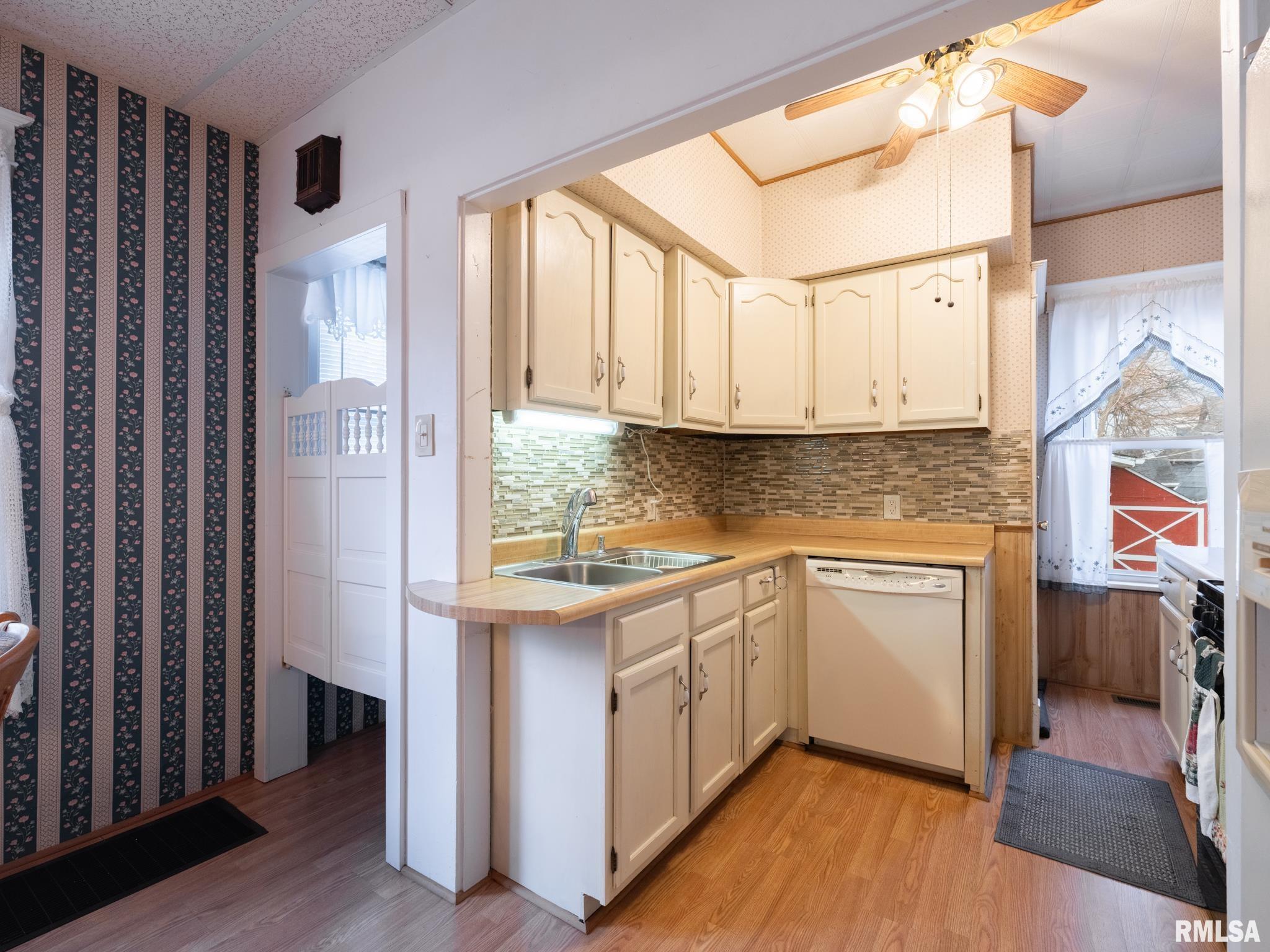 1219 North Sheridan Road Peoria, IL 61606 - Photo 15 of 53