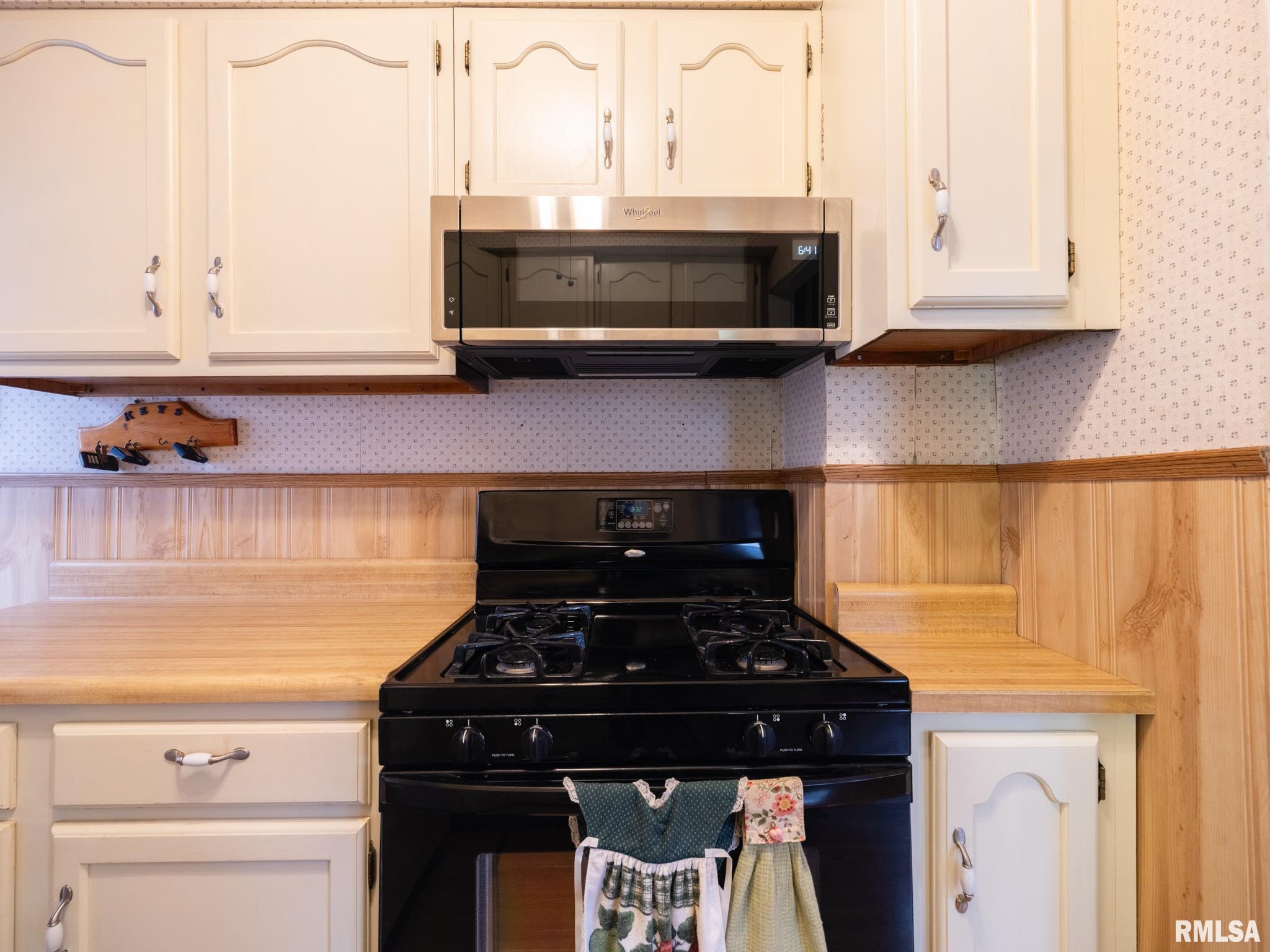 1219 North Sheridan Road Peoria, IL 61606 - Photo 18 of 53