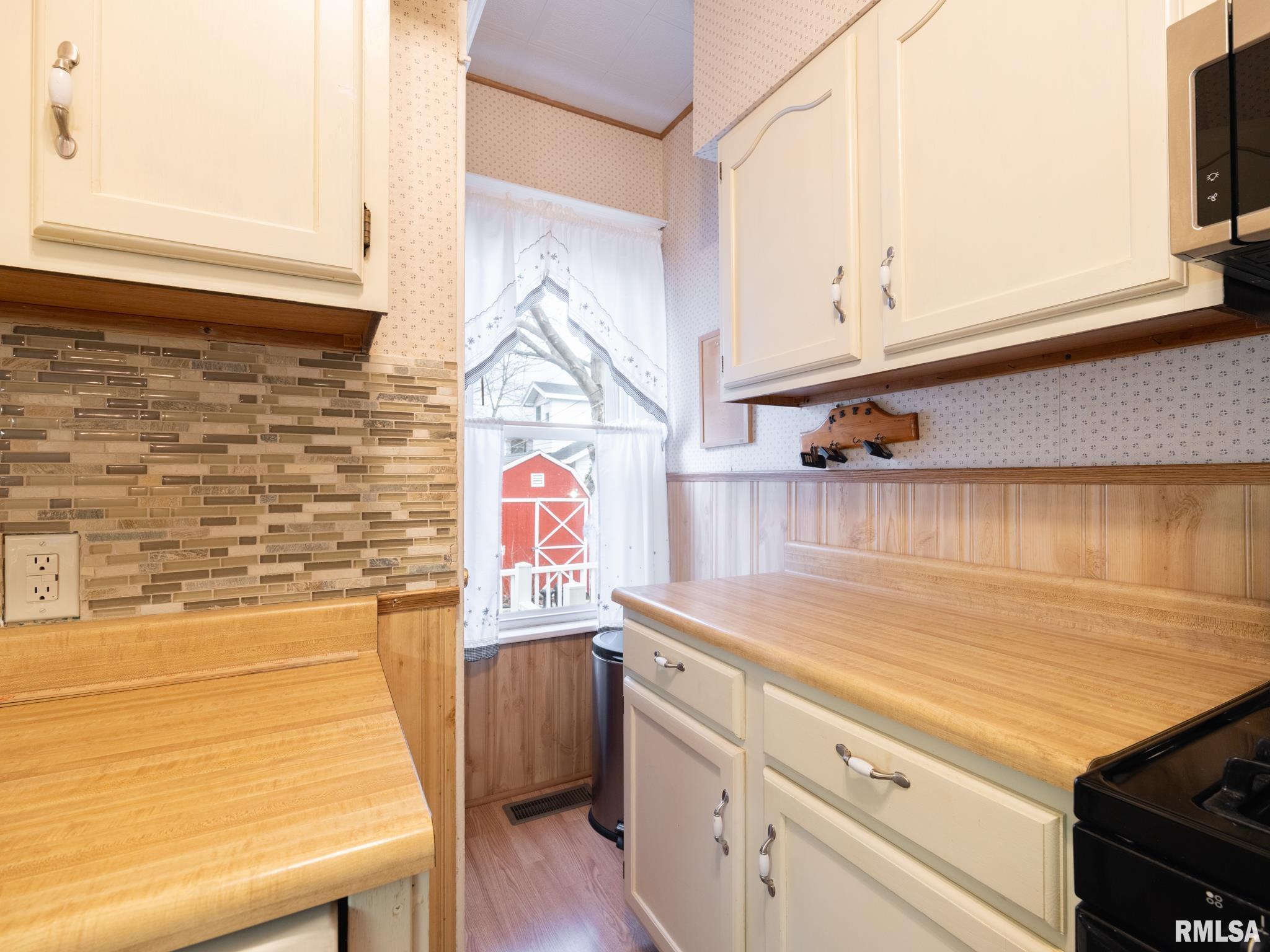 1219 North Sheridan Road Peoria, IL 61606 - Photo 21 of 53