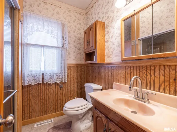 $124,000 | 1219 North Sheridan Road, Peoria, IL 61606