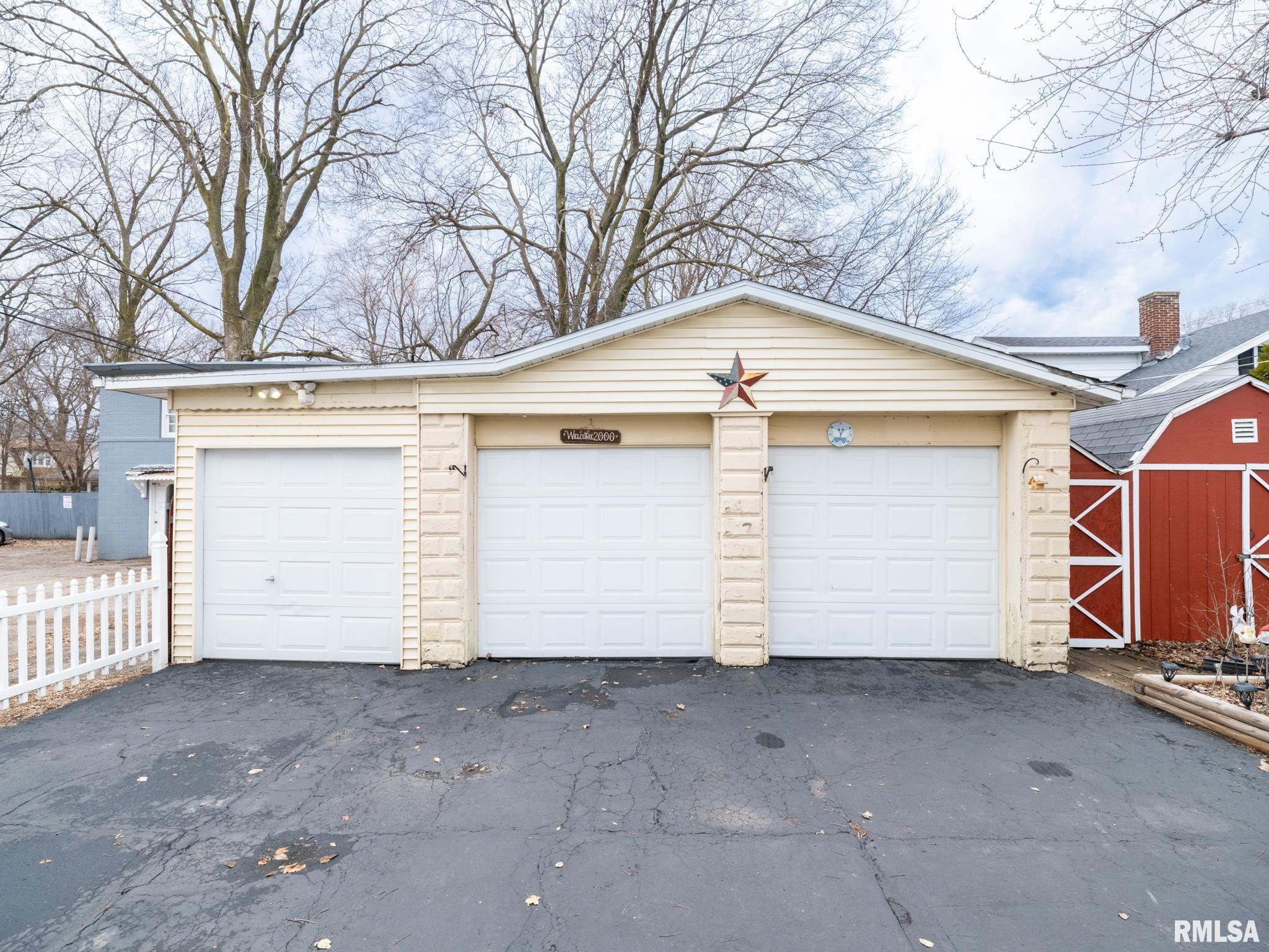 1219 North Sheridan Road Peoria, IL 61606 - Photo 3 of 53