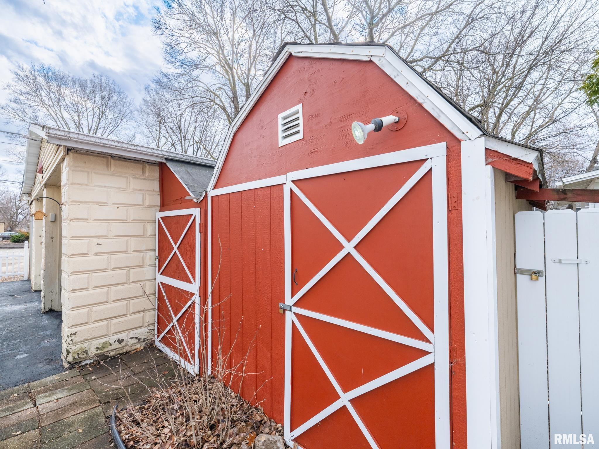 1219 North Sheridan Road Peoria, IL 61606 - Photo 48 of 53