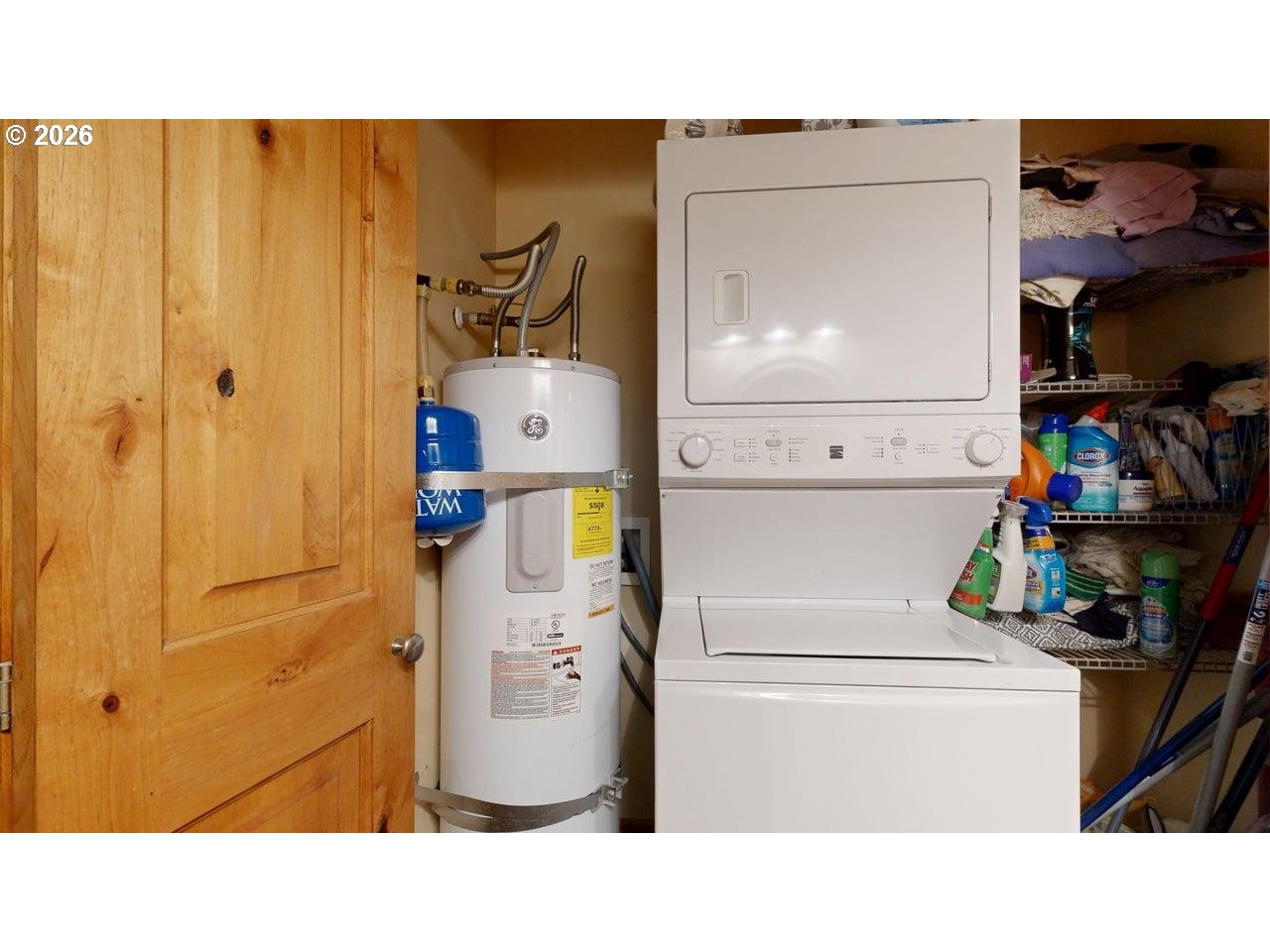 99106 East Freeman Lane Brookings, OR 97415 - Photo 24 of 37 a bathroom with a sink and a washing machine