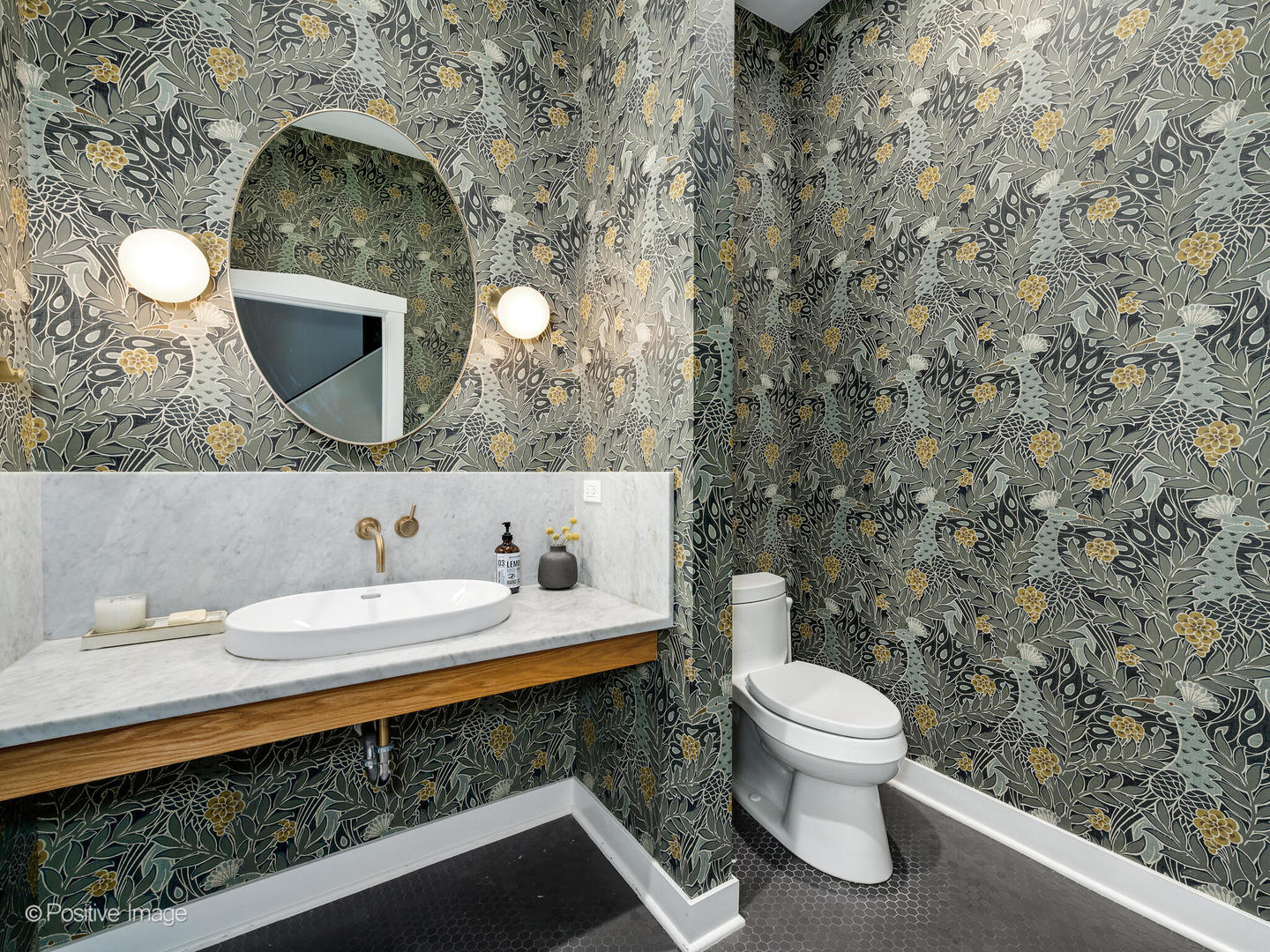 1821 West Cortland Street Chicago, IL 60622 - Photo 10 of 50 a bathroom with a toilet a sink and mirror