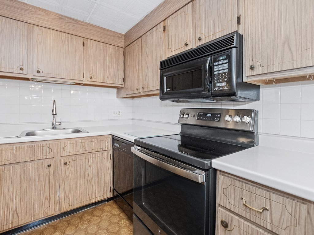 62 Jacqueline Road, Unit 4 Waltham, MA 02452 - Photo 15 of 30