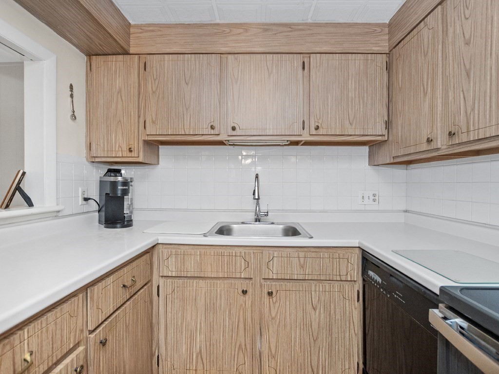 62 Jacqueline Road, Unit 4 Waltham, MA 02452 - Photo 16 of 30