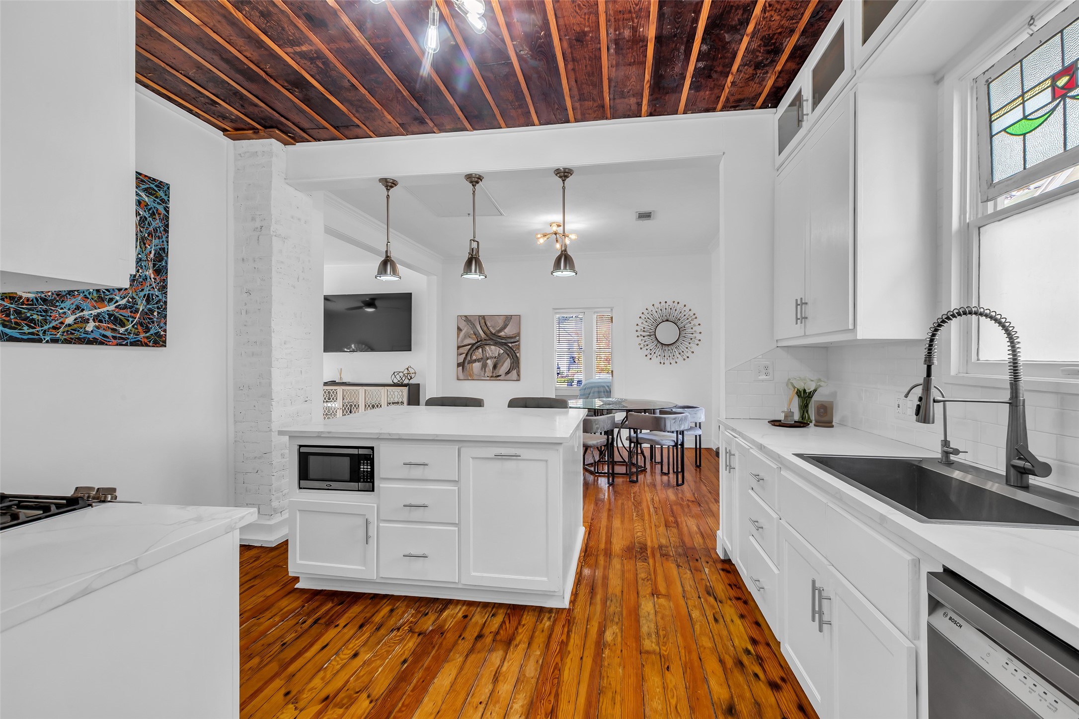 618 Harvard Street Houston, TX 77007 - Photo 11 of 25 a large white kitchen with stainless steel appliances granite countertop a stove and a sink