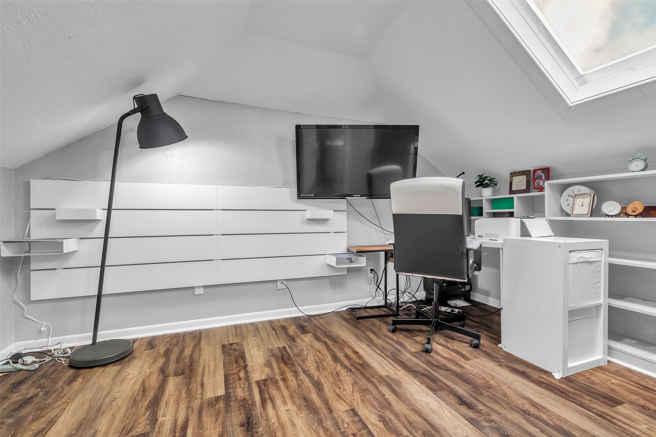 618 Harvard Street Houston, TX 77007 - Photo 16 of 25 a workspace with cabinets