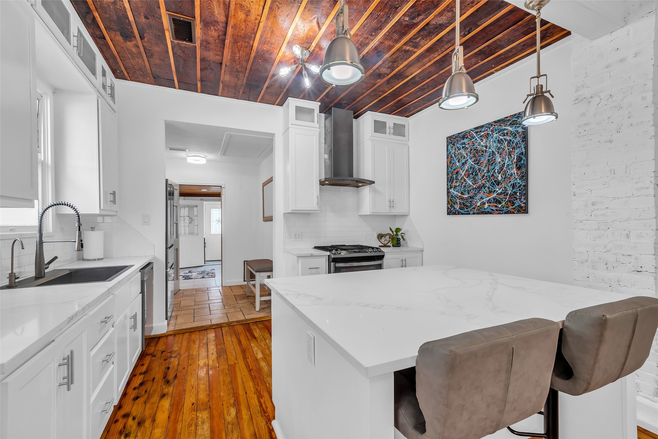 618 Harvard Street Houston, TX 77007 - Photo 8 of 25 a kitchen with stainless steel appliances granite countertop a sink a stove and a refrigerator
