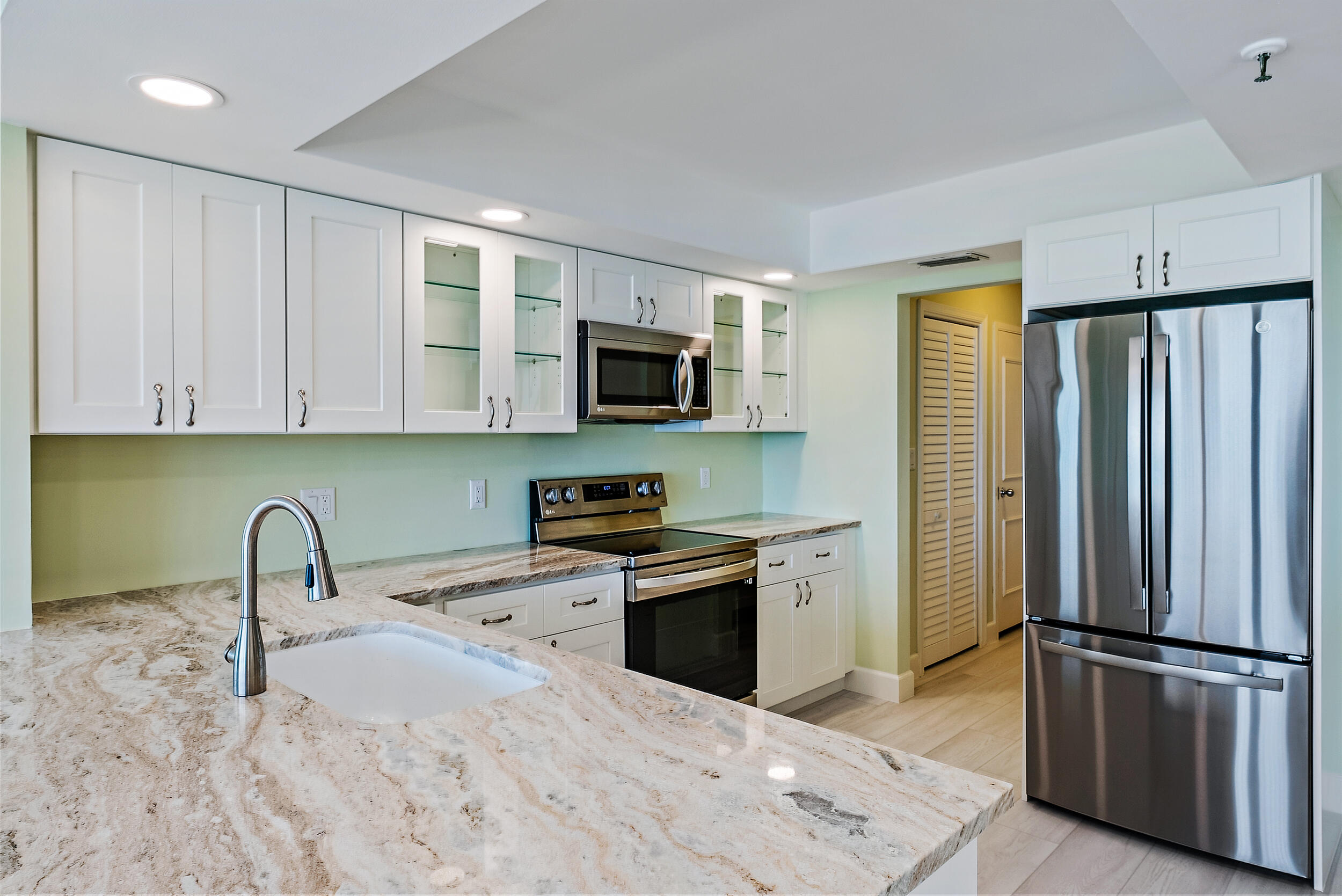 19750 South Beach Road, Unit 4030 Jupiter, FL 33469 - Photo 12 of 27 Kitchen
