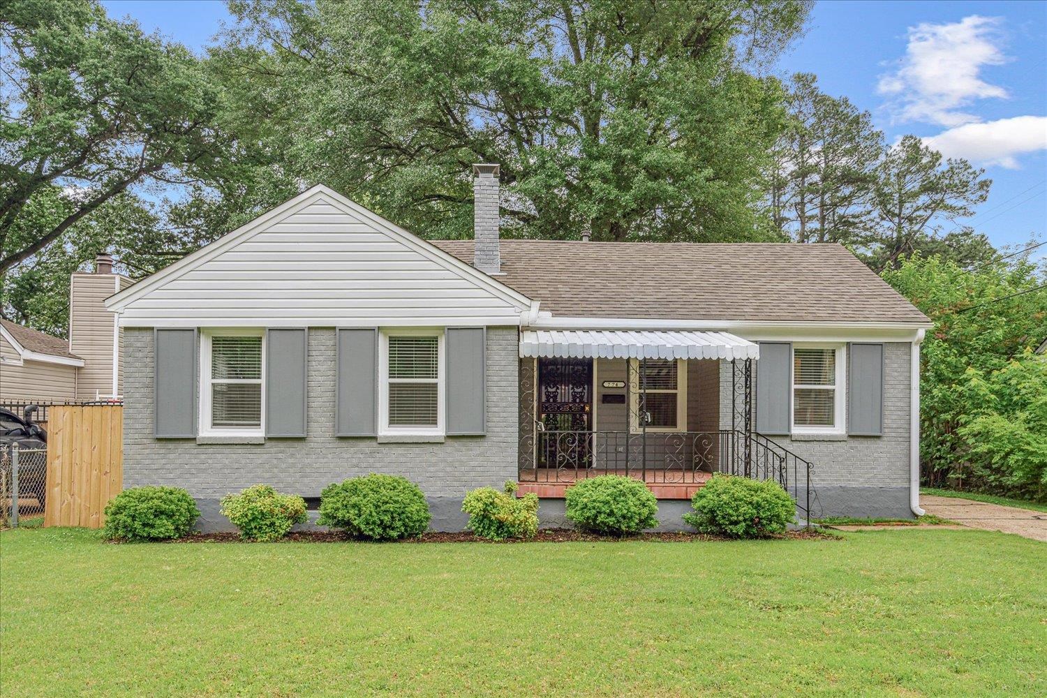 a view of a house with a yard and plants