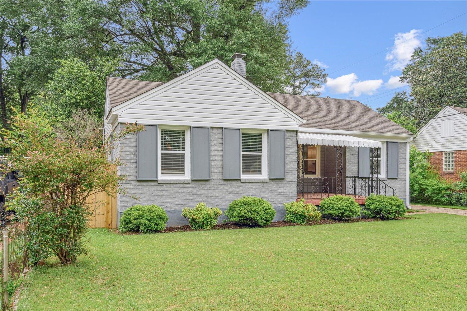774 Eastern Drive Memphis, TN 38122 - Photo 2 of 33 a front view of a house with a garden