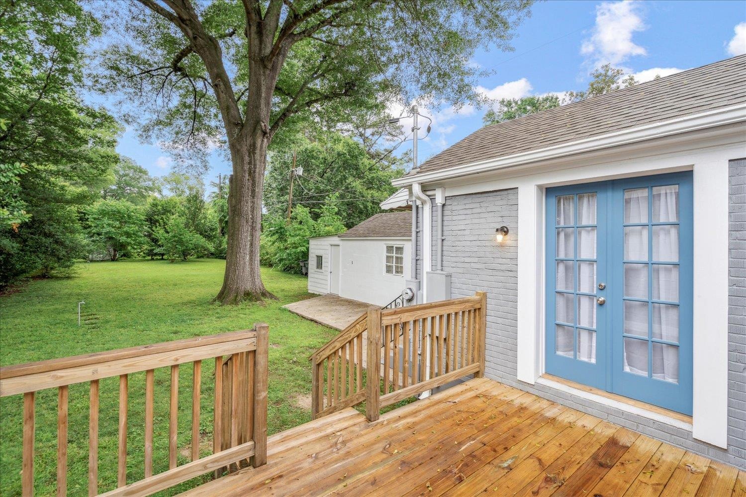 774 Eastern Drive Memphis, TN 38122 - Photo 25 of 33 a view of a house with backyard and porch