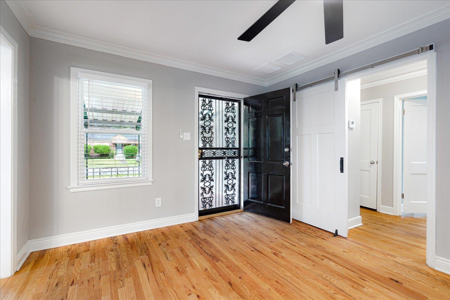 774 Eastern Drive Memphis, TN 38122 - Photo 5 of 33 a view of an empty room with wooden floor and a window