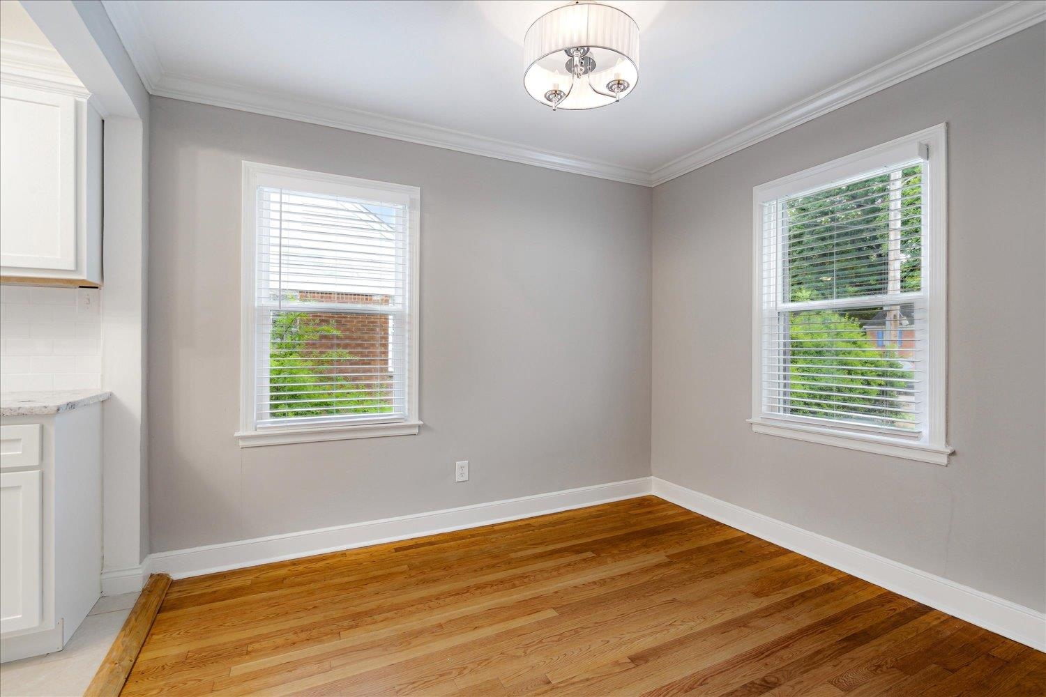 774 Eastern Drive Memphis, TN 38122 - Photo 9 of 33 a view of an empty room with a window