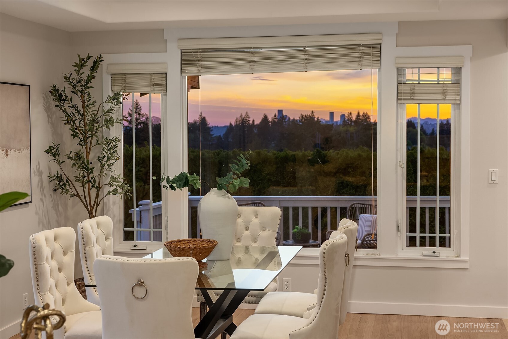 9359 Sunset Way Bellevue, WA 98004 - Photo 17 of 40
