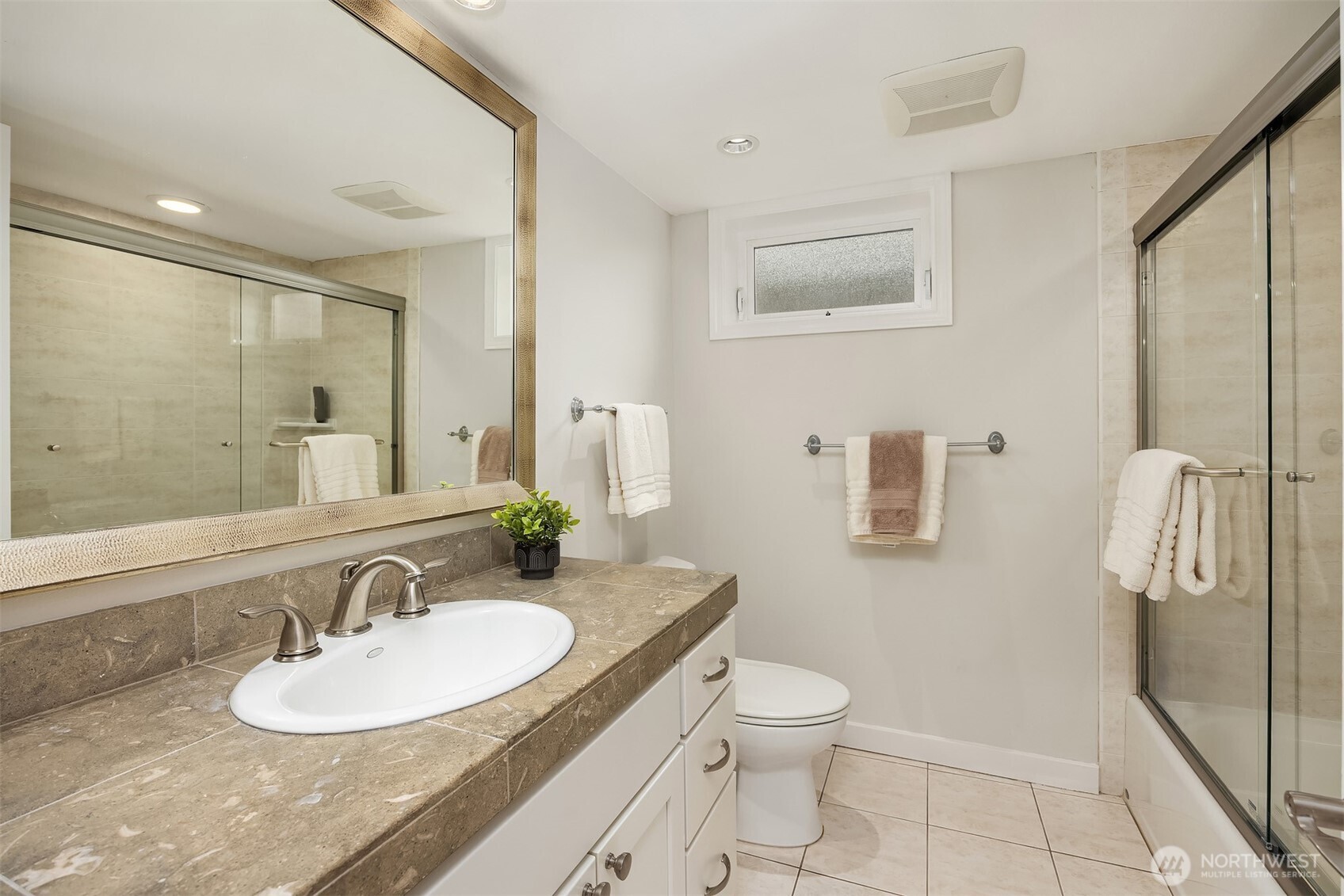 9359 Sunset Way Bellevue, WA 98004 - Photo 26 of 40
