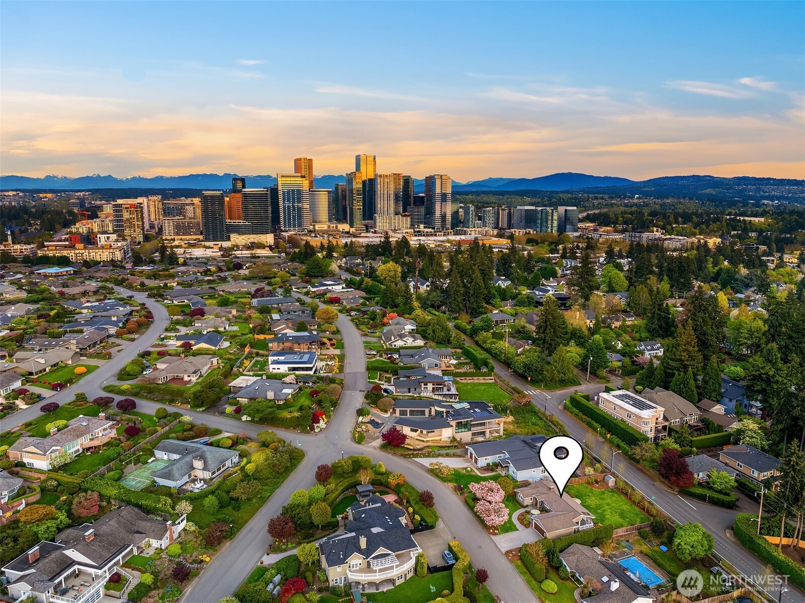 9359 Sunset Way Bellevue, WA 98004 - Photo 3 of 40