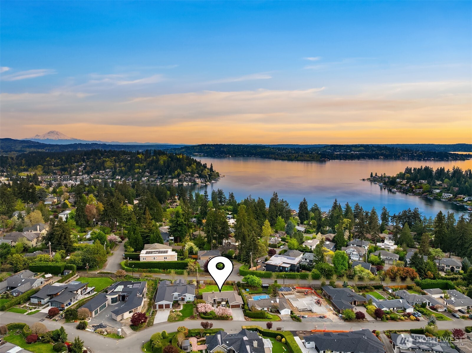 9359 Sunset Way Bellevue, WA 98004 - Photo 4 of 40