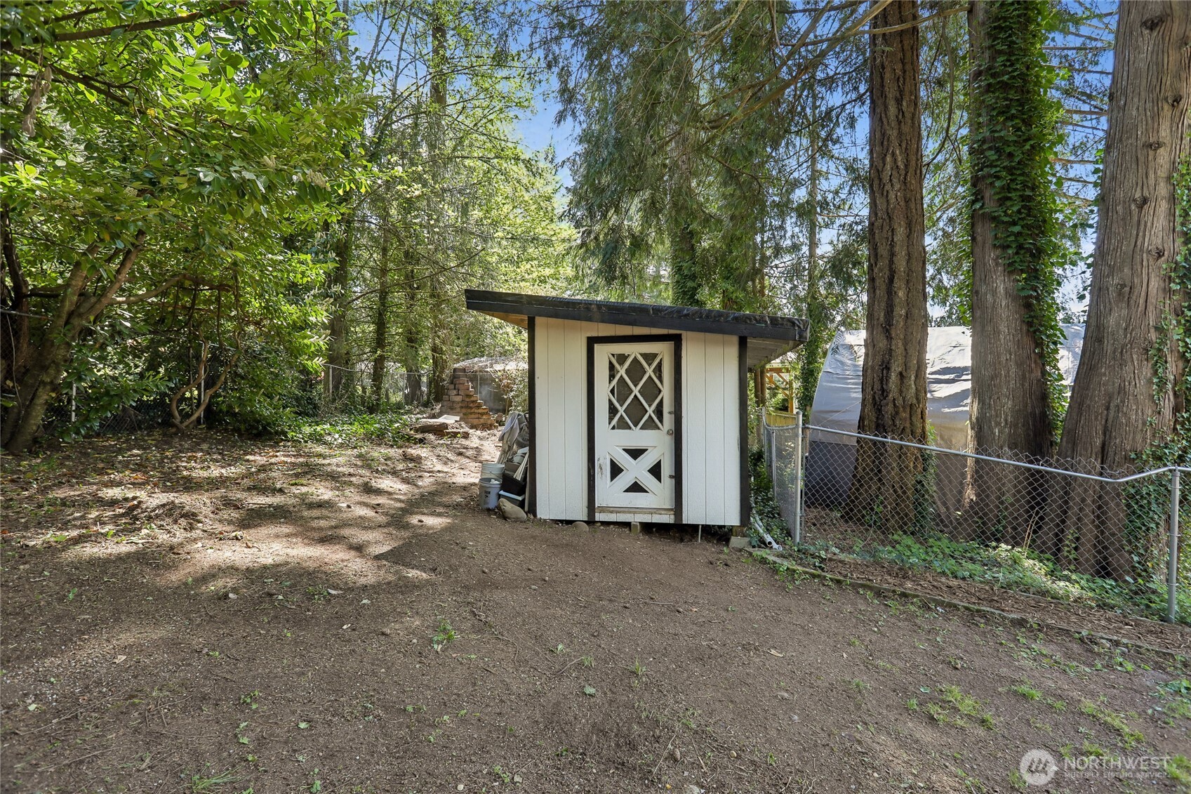 28601 Southeast 225th Street Maple Valley, WA 98038 - Photo 31 of 40 a front view of a house with garden