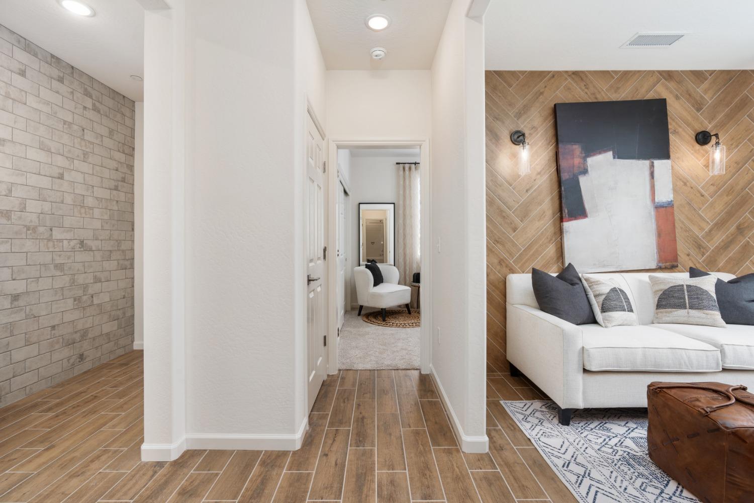 1601 Bloom Avenue Clovis, CA 93619 - Photo 16 of 28 a en suite bathroom with a toilet