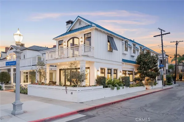 $2,695,000 | 61 The Colonnade, Long Beach, CA 90803
