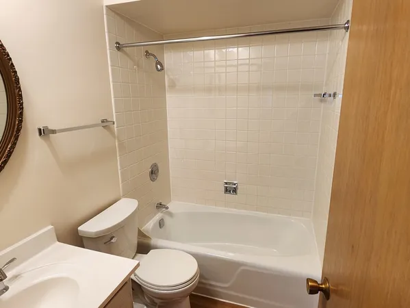 $1,695 | 10431 South Keating Avenue, Unit 3, Oak Lawn, IL 60453