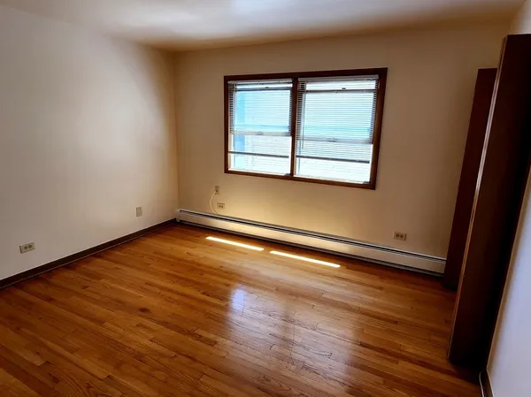 $1,695 | 10431 South Keating Avenue, Unit 3, Oak Lawn, IL 60453