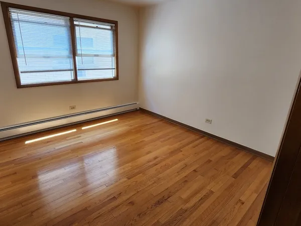$1,695 | 10431 South Keating Avenue, Unit 3, Oak Lawn, IL 60453