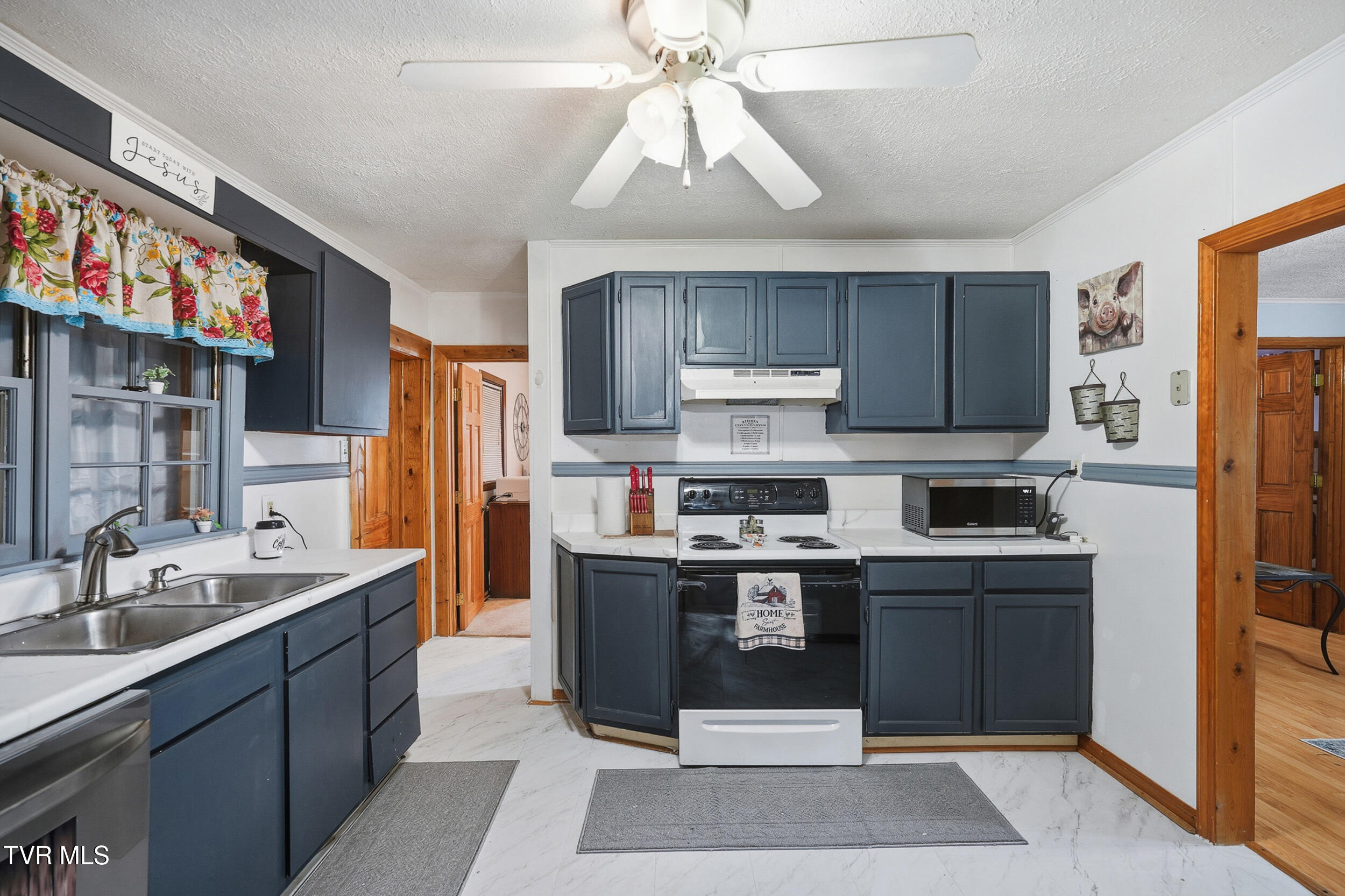 109 Penrod Road Bristol, TN 37620 - Photo 3 of 41 *