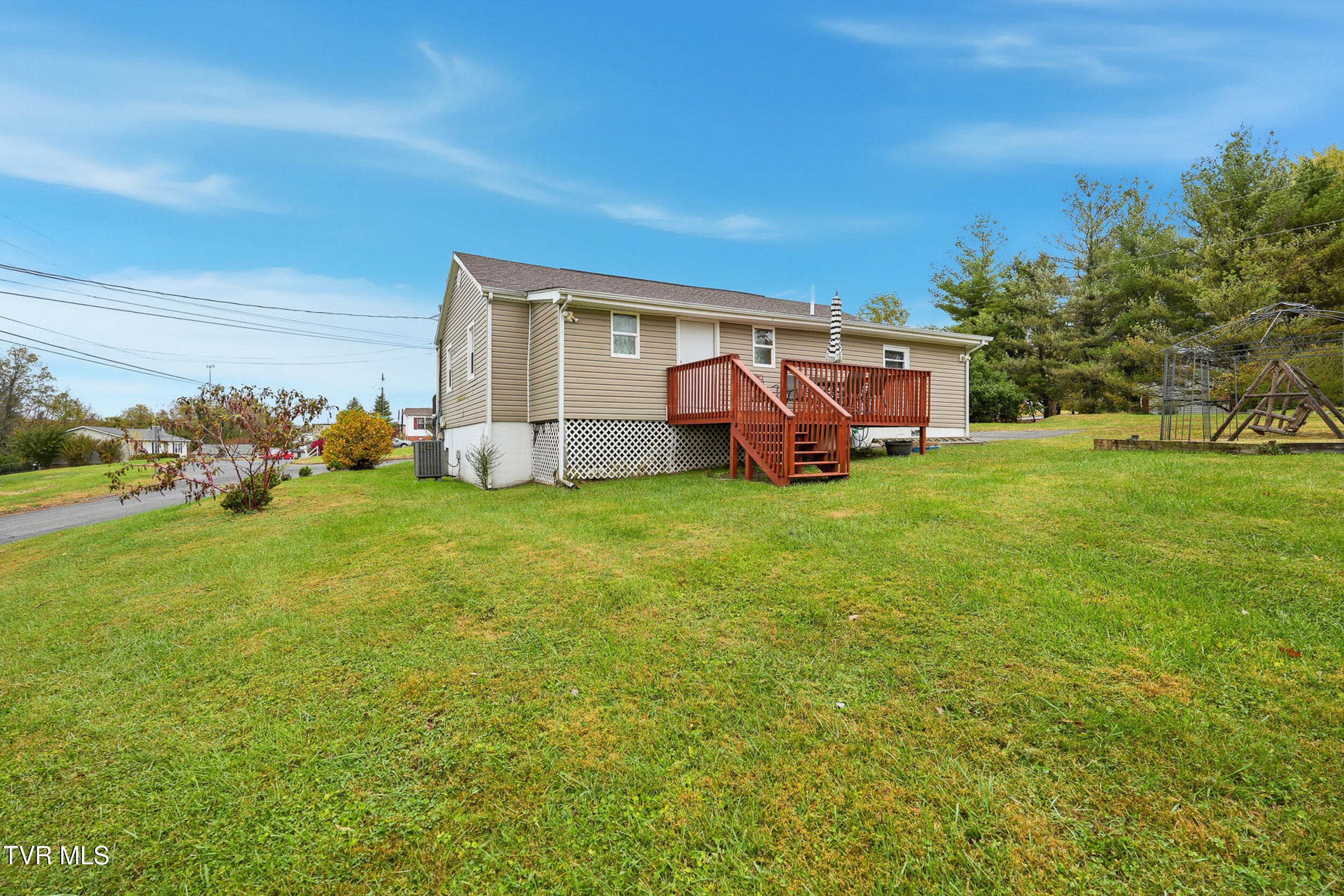 109 Penrod Road Bristol, TN 37620 - Photo 5 of 41 *