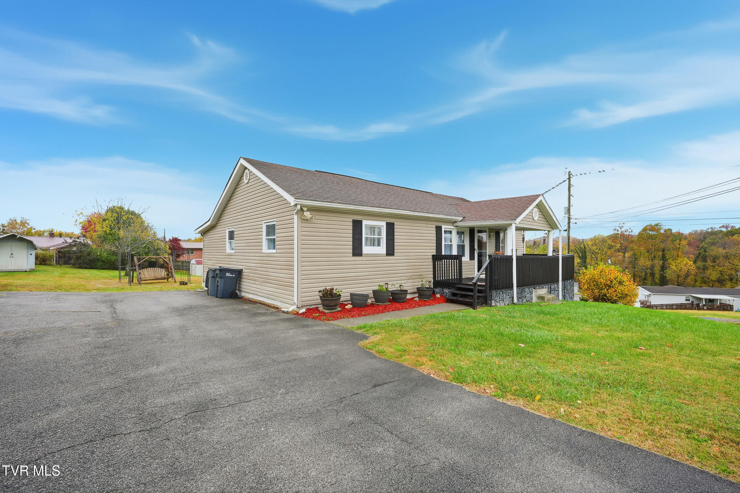 109 Penrod Road Bristol, TN 37620 - Photo 6 of 41 *