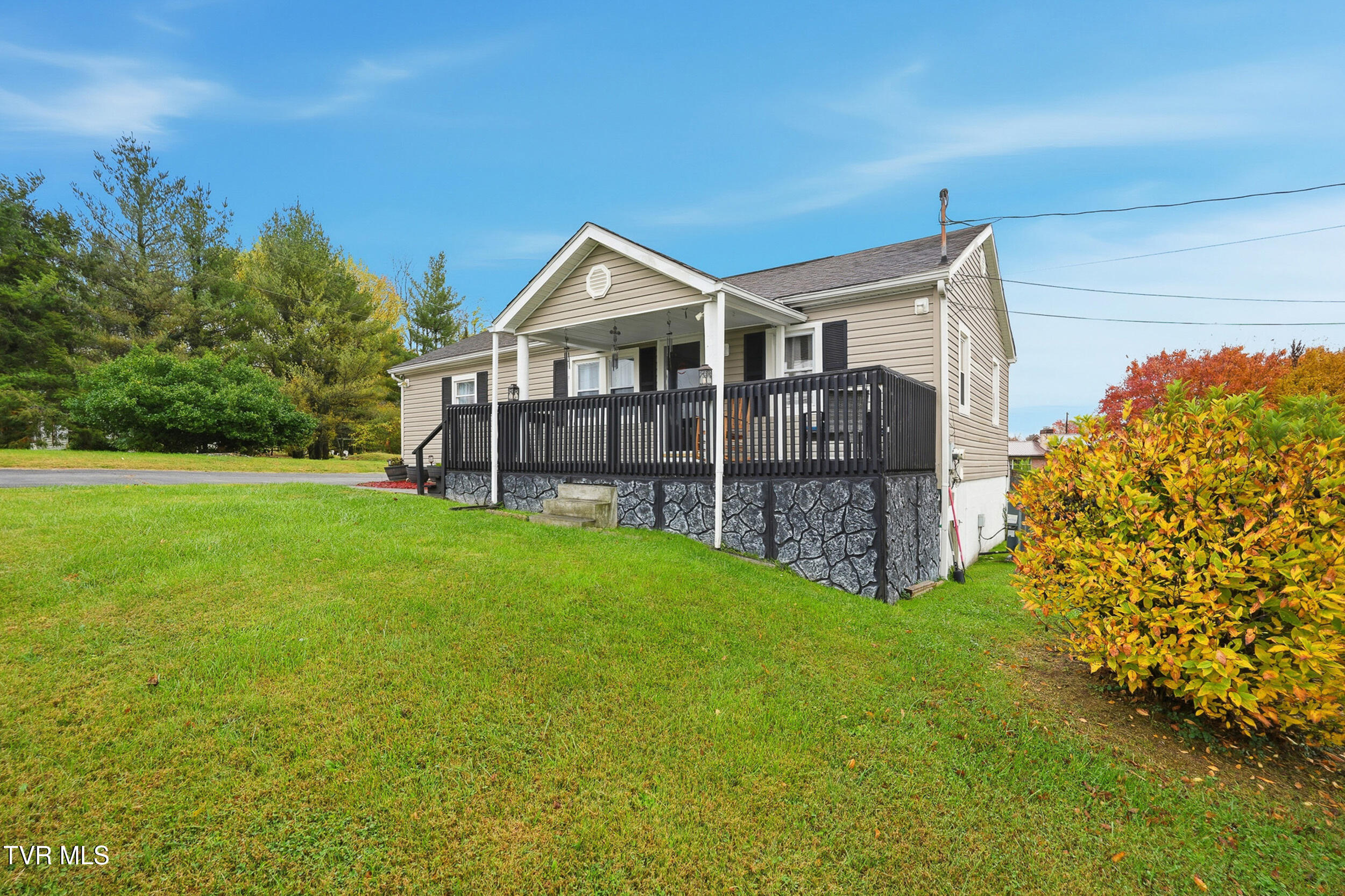 109 Penrod Road Bristol, TN 37620 - Photo 8 of 41 *