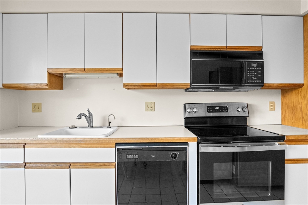 37 Constitution Lane, Unit 115 Danvers, MA 01923 - Photo 5 of 42