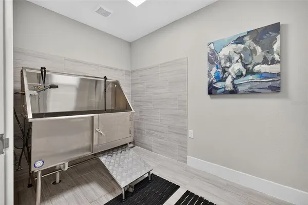 a view of utility room