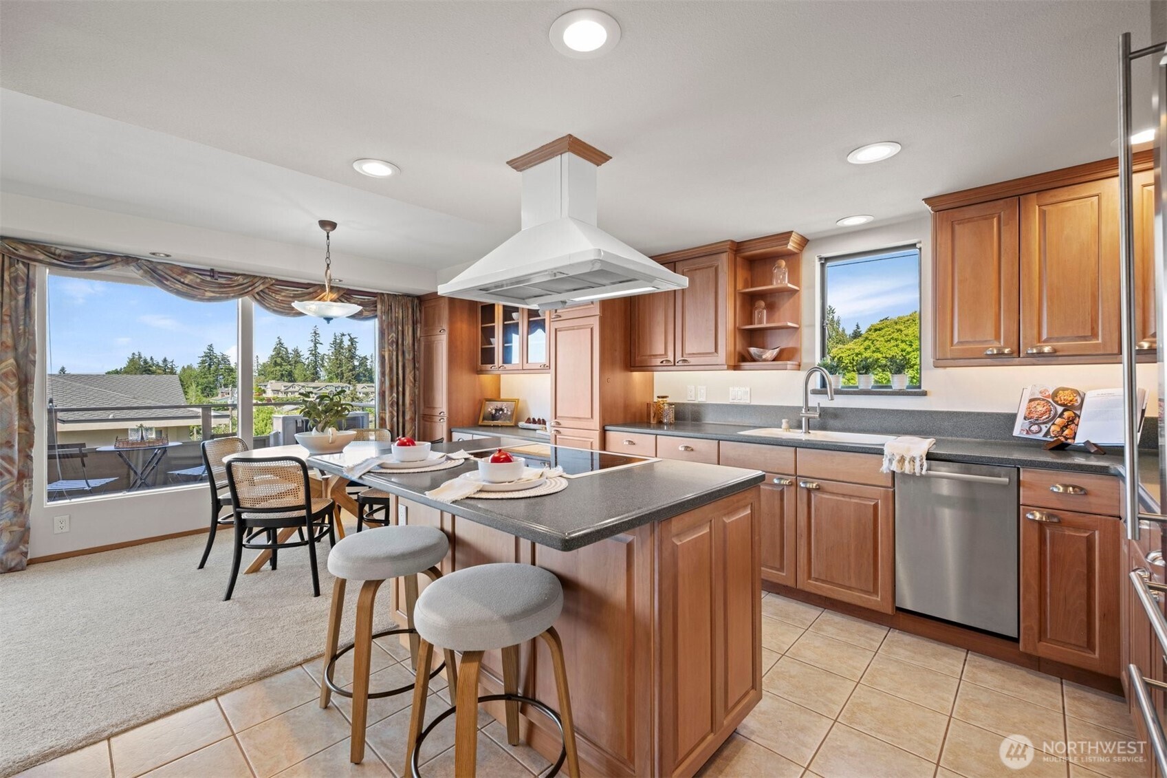 655 Main Street, Unit 305 Edmonds, WA 98020 - Photo 11 of 37