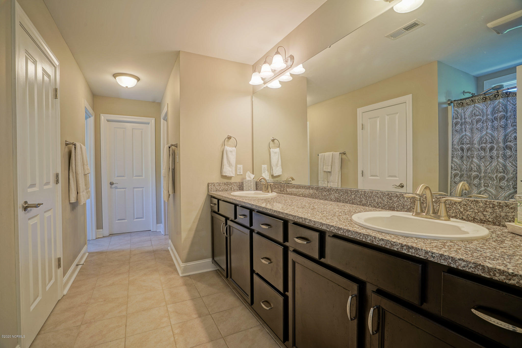 118 Scouts Bend Road Beaufort, NC 28516 - Photo 31 of 47 Large Master Bathroom
