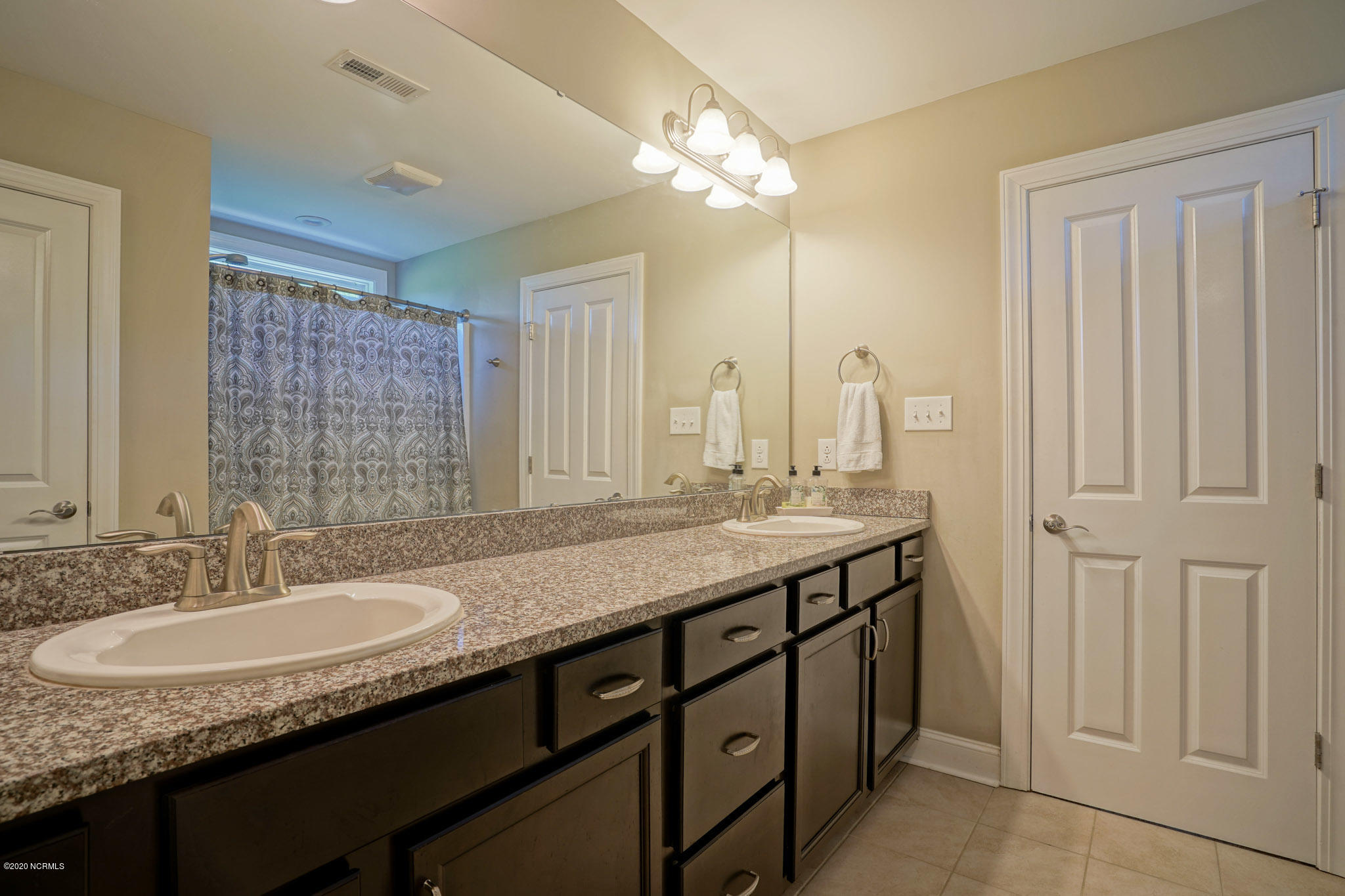 118 Scouts Bend Road Beaufort, NC 28516 - Photo 32 of 47 Master Bathroom