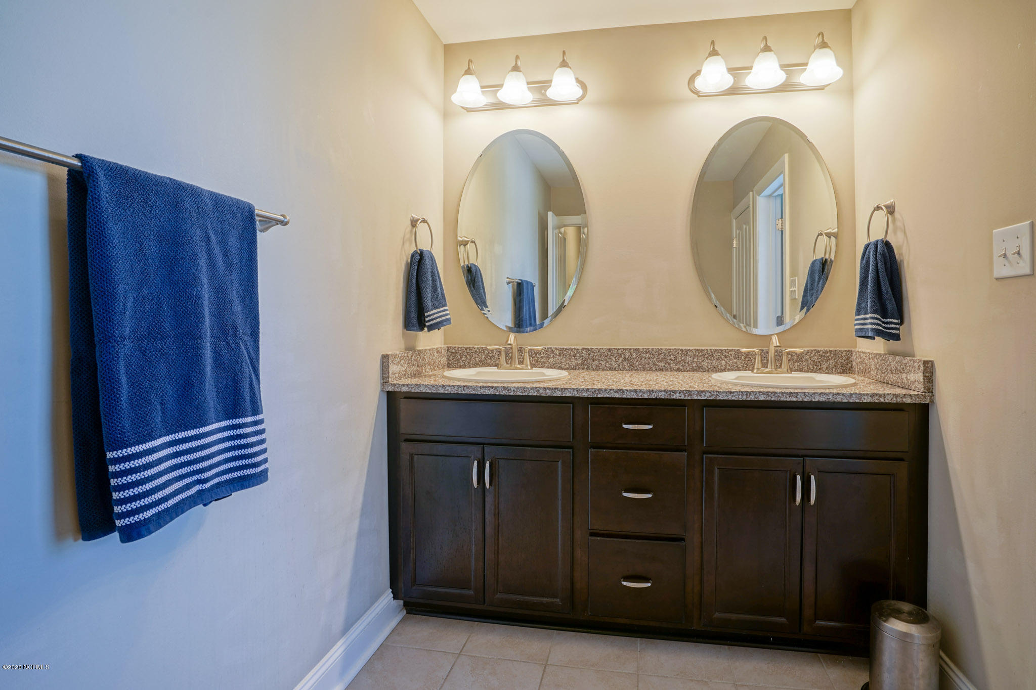 118 Scouts Bend Road Beaufort, NC 28516 - Photo 40 of 47 Upstairs Guest Bathroom