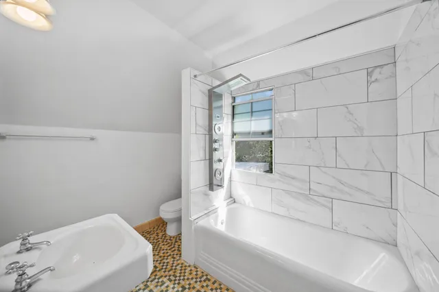 $515,000 | 2405 Cliff Drive, Redding, CA 96001