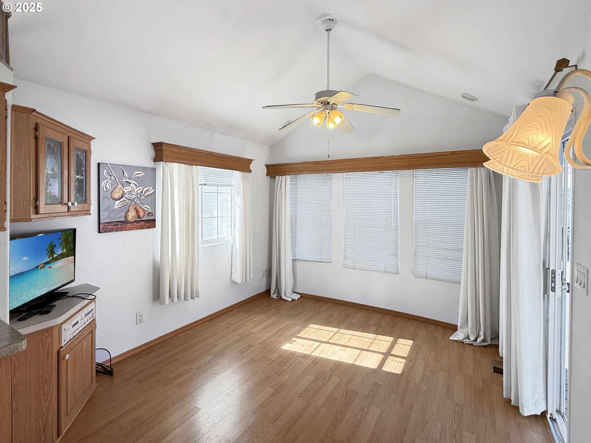 16219 Lower Harbor Road, Unit 20 Brookings, OR 97415 - Photo 4 of 18 Living Room