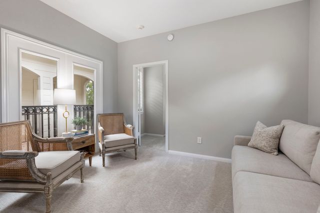 $850,000 | 10 Mill Point Place, The Woodlands, TX 77380