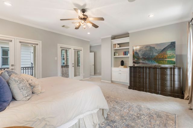 $850,000 | 10 Mill Point Place, The Woodlands, TX 77380