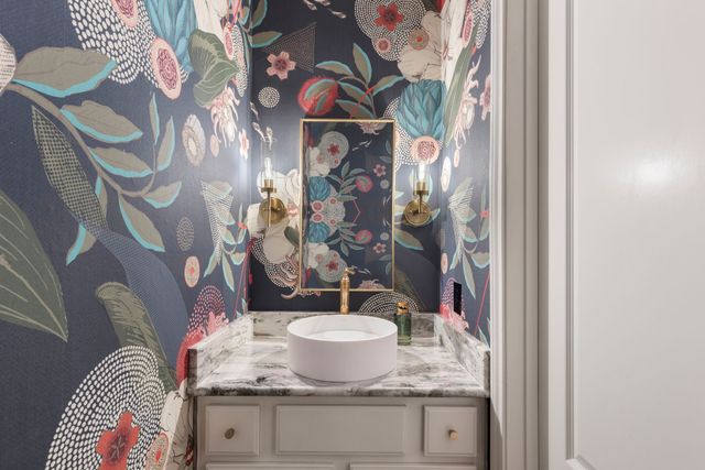 $850,000 | 10 Mill Point Place, The Woodlands, TX 77380