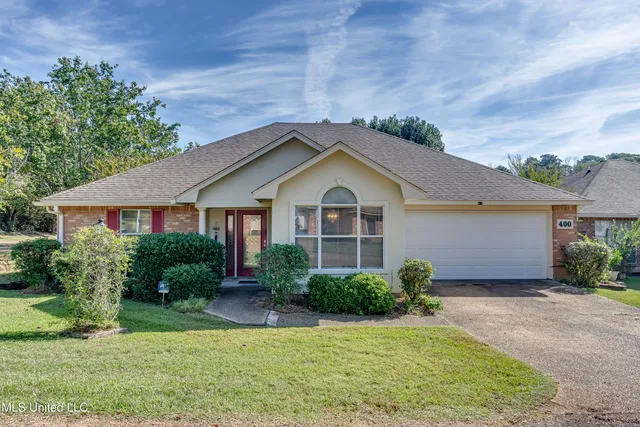 $176,000 | 400 Twin Lakes North, Clinton, MS 39056