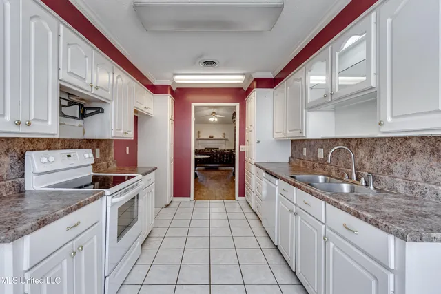 $176,000 | 400 Twin Lakes North, Clinton, MS 39056