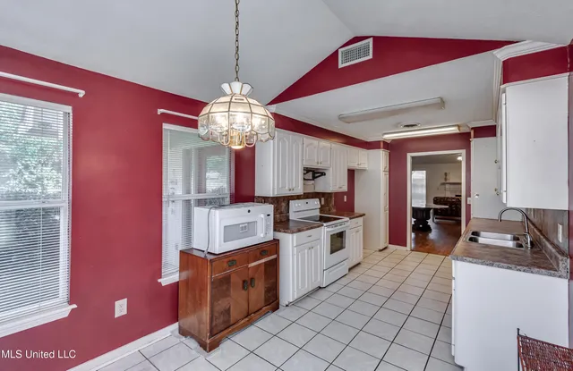 $176,000 | 400 Twin Lakes North, Clinton, MS 39056