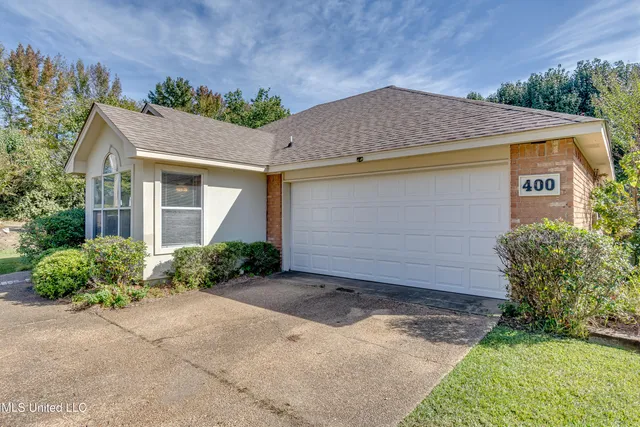 $176,000 | 400 Twin Lakes North, Clinton, MS 39056